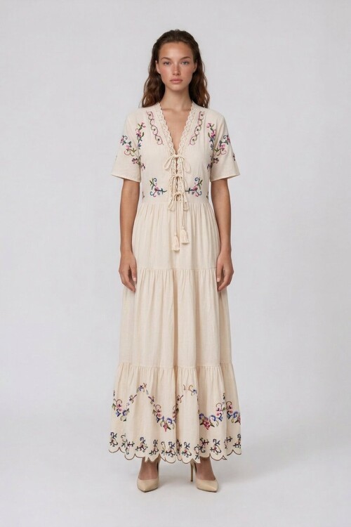 Nakışlı V Yaka Bağlama Detaylı Kısa Kol Midi Elbise