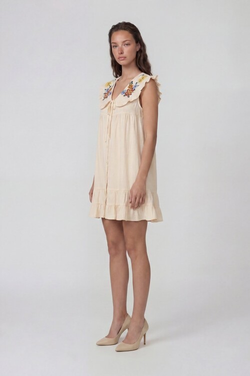 Robası Nakışlı Bağlama Detaylı Önü Düğmeli Keten Elbise