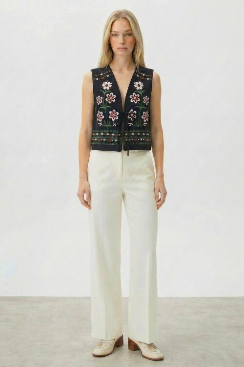 Siyah Nakışlı Bağcık Detaylı Tasarım Ham Keten Yelek