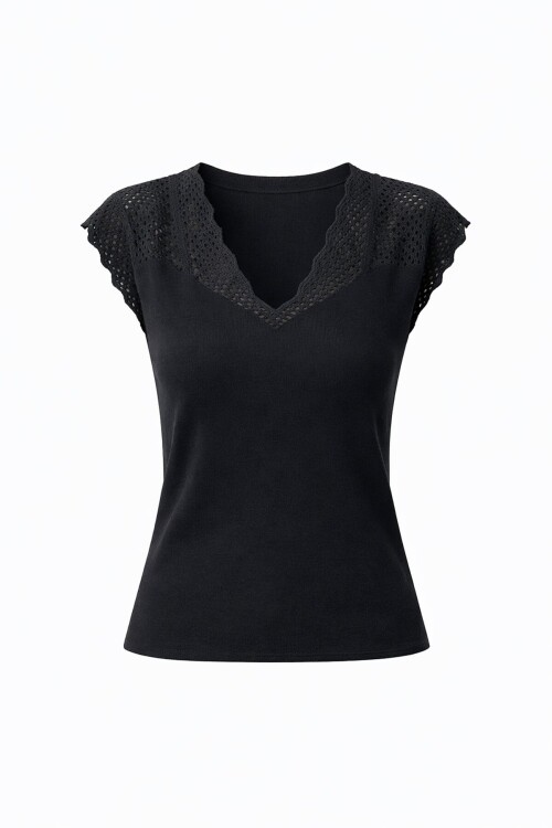 Siyah V Yaka Delik Ajurlu Mevsimlik Triko Bluz