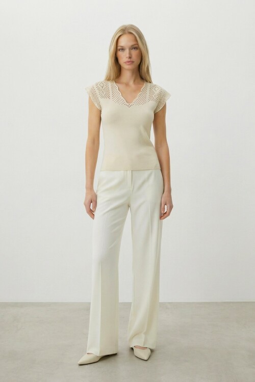 Taş Önü Ve Arkası V Yaka Delik Ajurlu Triko Bluz