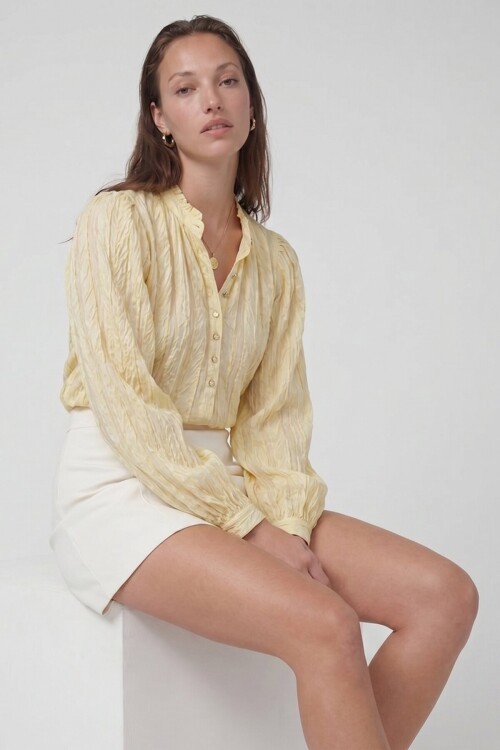 Uzun Kollu Hakim Yaka Gömlek