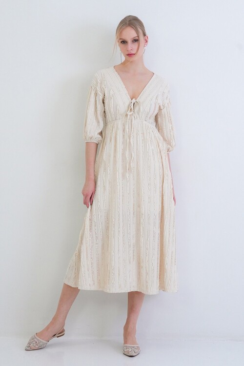 V Yaka Bağlama Detaylı Fırfır Kumaş Maxi Boy Elbise