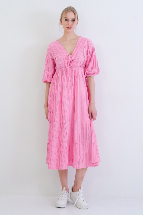 V Yaka Bağlama Detaylı Fırfır Kumaş Maxi Boy Elbise