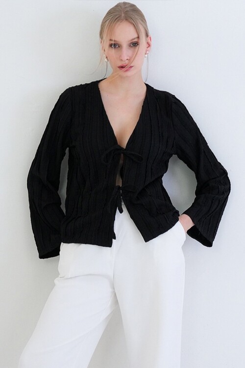 V Yaka Bağlama Detaylı Fırfır Kumaş Örme Bluz