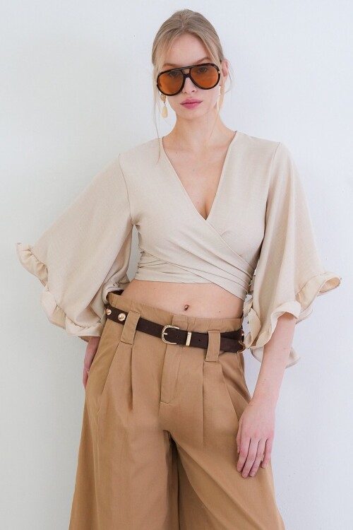 V Yaka Bağlama Detaylı Kolları Fırfırlı Sofia Keten Bluz