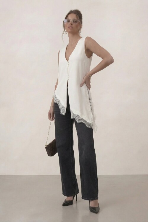 V Yaka Dantel Detaylı Asimetrik Yelek