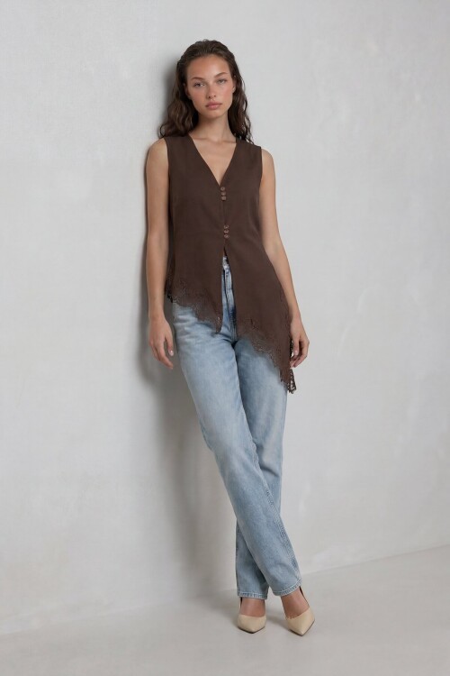 V Yaka Dantel Detaylı Asimetrik Yelek