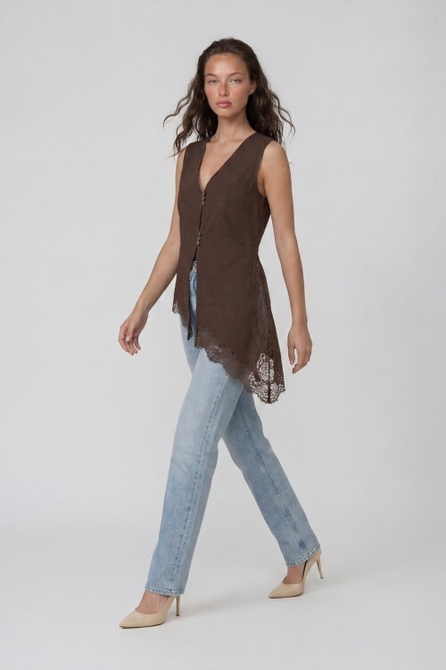 V Yaka Dantel Detaylı Asimetrik Yelek