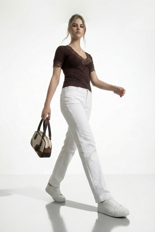 V Yaka Dantel Detaylı Bluz