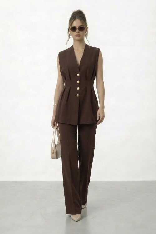 V Yaka Düğme Detaylı Kolsuz Takım