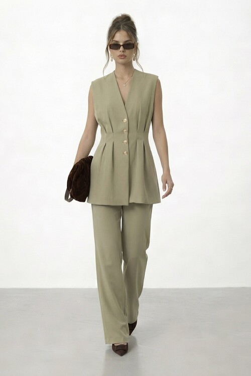 V Yaka Düğme Detaylı Kolsuz Takım