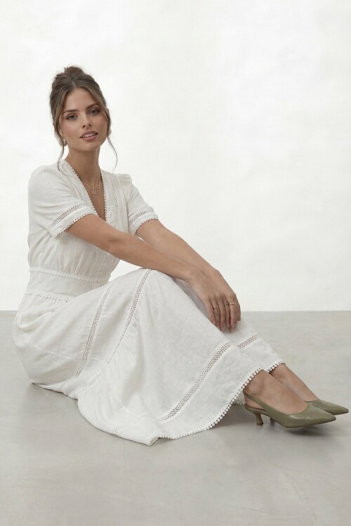 V Yaka Düğmeli Katlı Midi Elbise