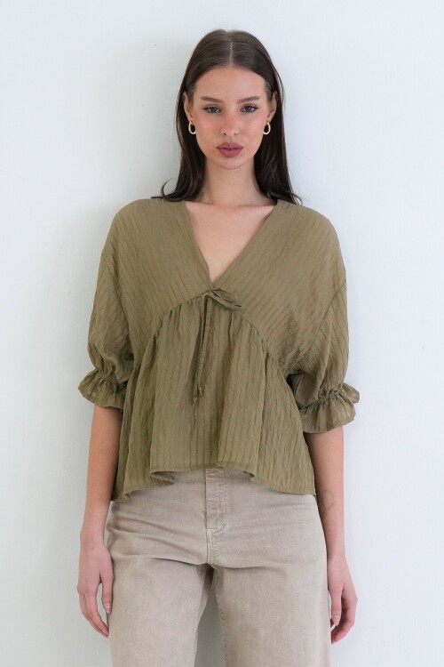 V Yaka Fırfırlı Bluz