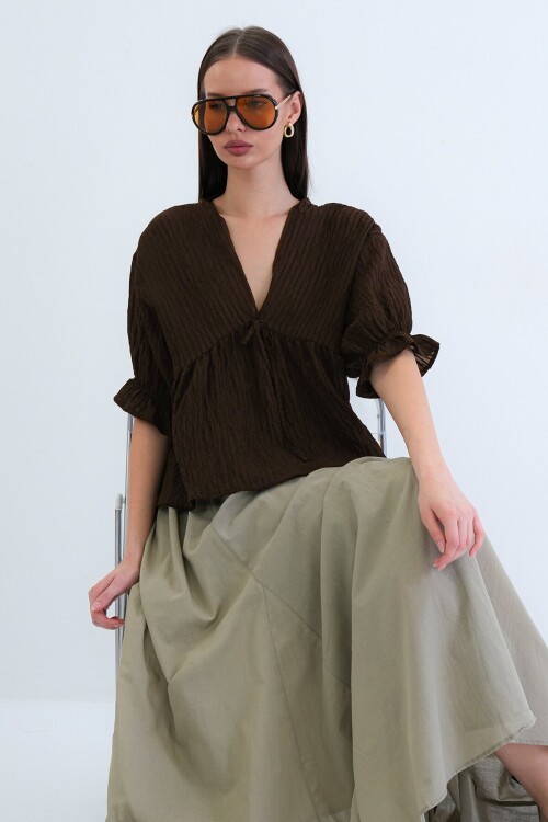 V Yaka Fırfırlı Bluz