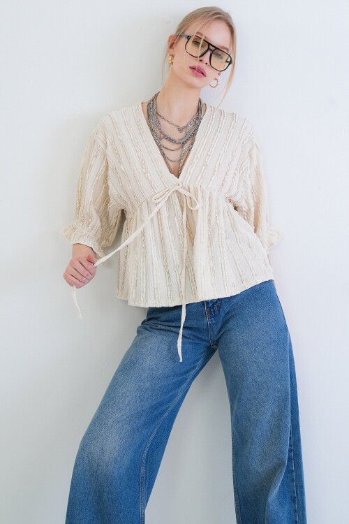 V Yaka Truvakar Kol Lastikli Fırfır Kumaş Bluz