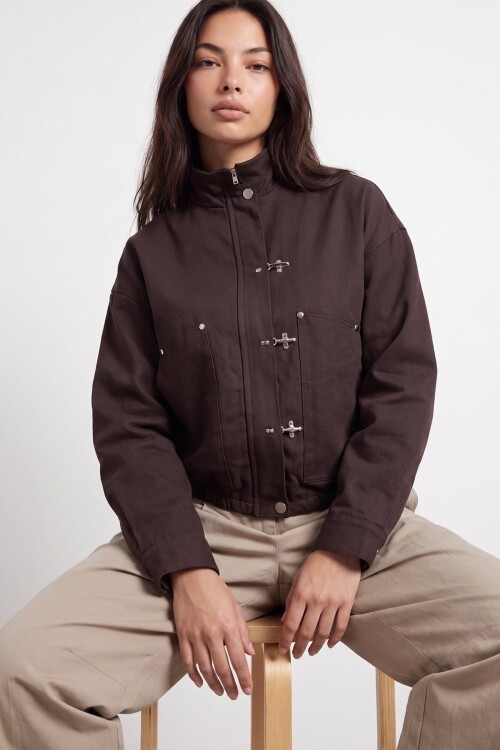 Metal Detaylı Gabardin Ceket