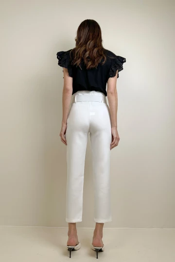 Beyaz Yüksek Bel Çift Cepli Beli Kemerli Straight Fit Pantolon