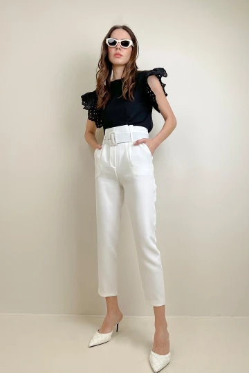 Beyaz Yüksek Bel Çift Cepli Beli Kemerli Straight Fit Pantolon