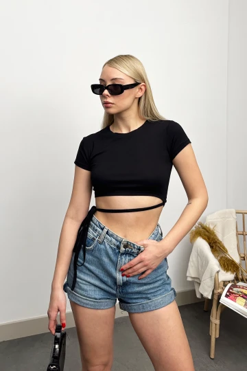 Bisiklet Yaka Bağcıklı Crop Fit T-Shirt