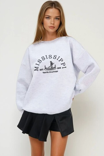 Bisiklet Yaka 3 İplik İçi Şardonlu Nakışlı Oversize Sweatshirt