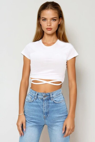 Bisiklet Yaka Bağcıklı Crop Fit T-Shirt