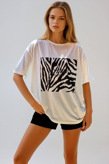 Beyaz Bisiklet Yaka Zebra Desenli T-Shirt