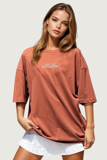 Kahve Bisiklet Yaka Önü Nakışlı Oversizse T-Shirt
