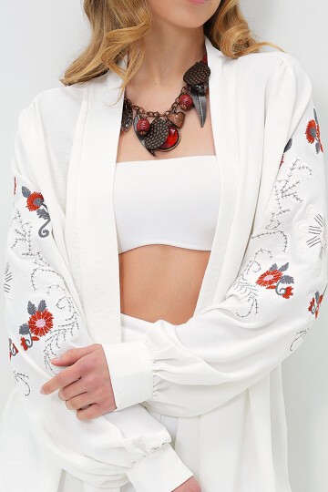 Bej Şal Yaka Kolları Ve Sırtı Nakış Detaylı Kimono Ceket