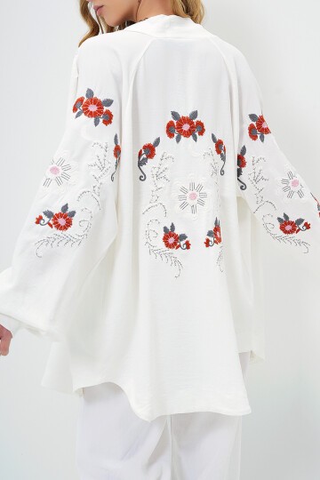 Bej Şal Yaka Kolları Ve Sırtı Nakış Detaylı Kimono Ceket