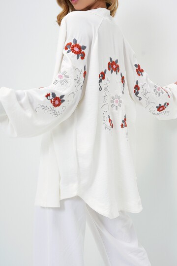 Bej Şal Yaka Kolları Ve Sırtı Nakış Detaylı Kimono Ceket