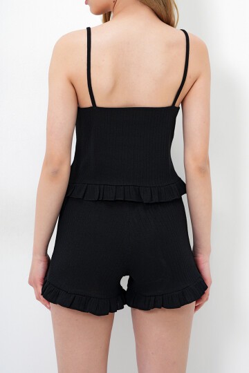 Siyah Beli Ve Paçası Fırfır Detaylı Askılı Crop Bluz Ve Şortlu Pijama Takımı