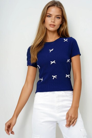 Bisiklet Yaka Fiyonk Süslü Crop Bluz