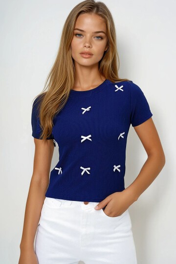 Bisiklet Yaka Fiyonk Süslü Crop Bluz