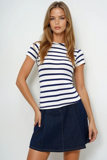 Bisiklet Yaka Yarım Kol Çizgili Crop Bluz