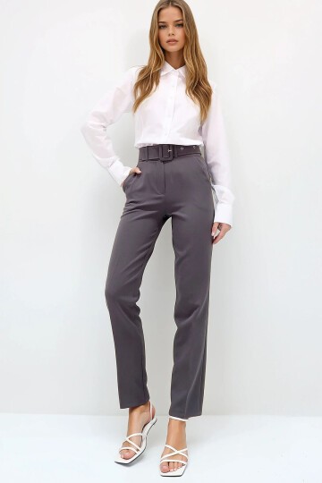 Çift Cepli Piliseli Beli Kemerli Straight Fit Pantolon