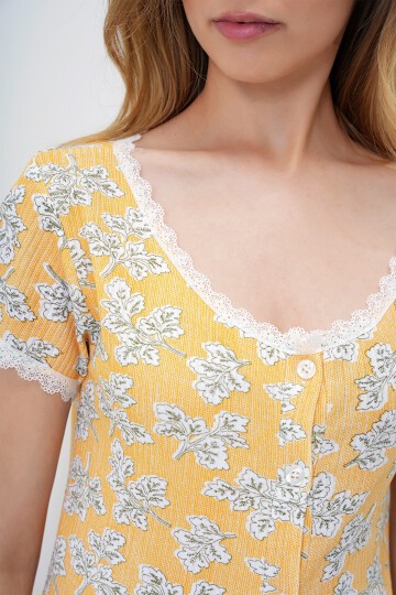 Yaprak Desenli Hardal Fisto Detaylı Pamuklu Geniş Yaka Gömlek Ve Şortlu Pijama Takımı