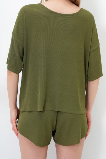 Geniş Yaka Dokulu Basic T-Shirt Ve Şortlu Alt Üst Takım