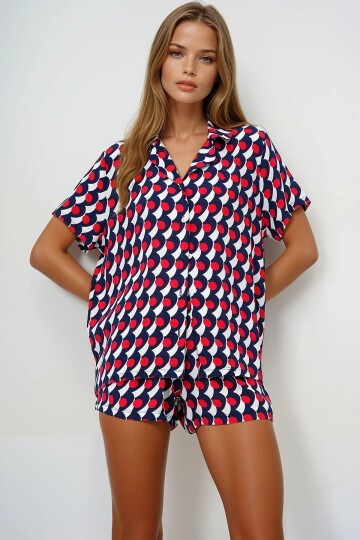 Geometrik Desenli Önü Düğmeli Dokuma Gömlek Ve Şort Pijama Takım