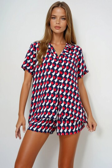 Geometrik Desenli Önü Düğmeli Dokuma Gömlek Ve Şort Pijama Takım