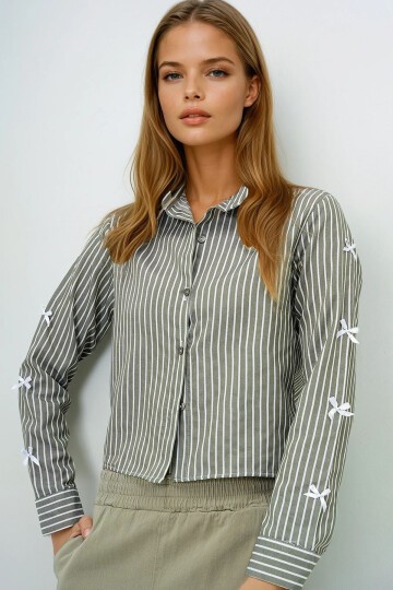 Kolları Fiyonk Detaylı Çizgili Crop Poplin Gömlek