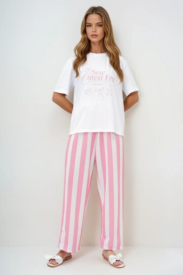 Yazı Baskılı Basic T-Shirt Ve Çizgili Pantolonlu Örme Pijama Takımı