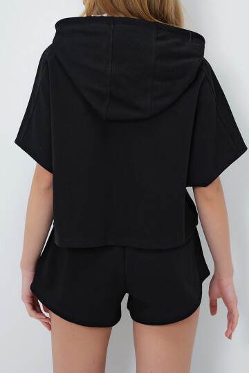 Kapüşonlu Crop Sweatshirt Ve Şortlu Takım