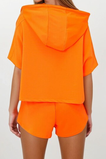 Turuncu Kapüşonlu Crop Sweatshirt Ve Şortlu Takım