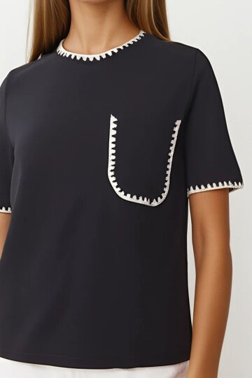 Nakış İşlemeli Tek Cepli T-Shirt