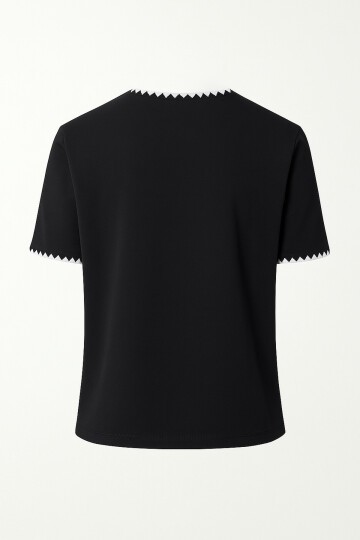 Nakış İşlemeli Tek Cepli T-Shirt