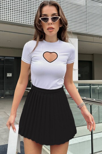 Beyaz Bisiklet Yaka Kalp Nakış Yarım Kollu Örme Crop Bluz