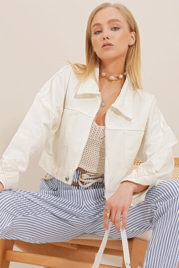Çift Cepli Fermuarlı Crop Denim Ceket