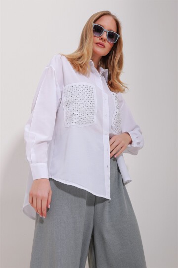 Beyaz Çift Cepli Trog İşlemeli Terrycoton Oversize Gömlek