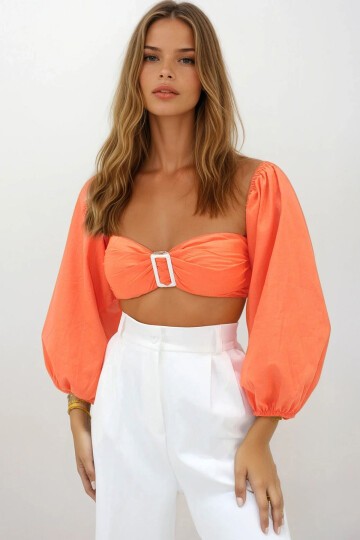 Poplin Sırtı Gipeli Toka Detaylı Prenses Kol Crop Bluz